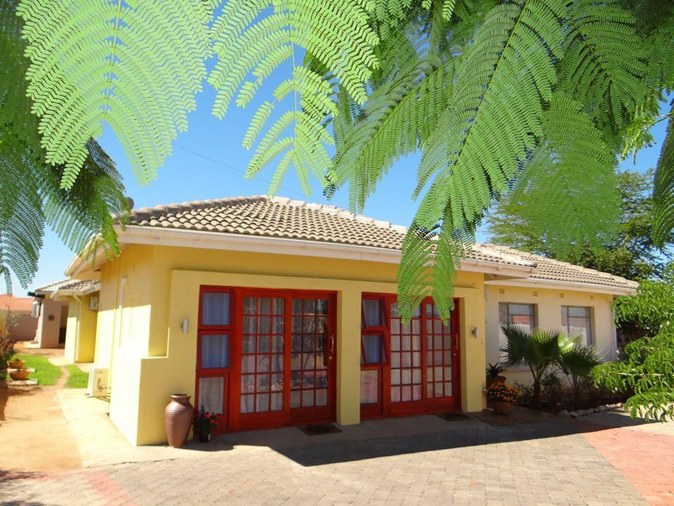 Sunflower Court Bed And Breakfast Gaborone Esterno foto
